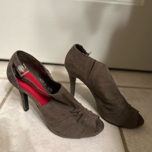 Ann Marino Brown Faux Suede 8.5